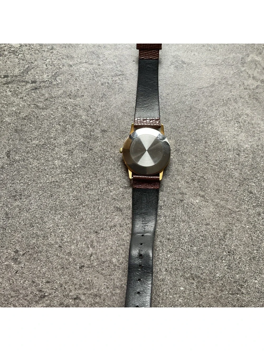Vintage “Snap Out of It” Quartz Womens Watch 32mm Gold Tone Case Leather Band K